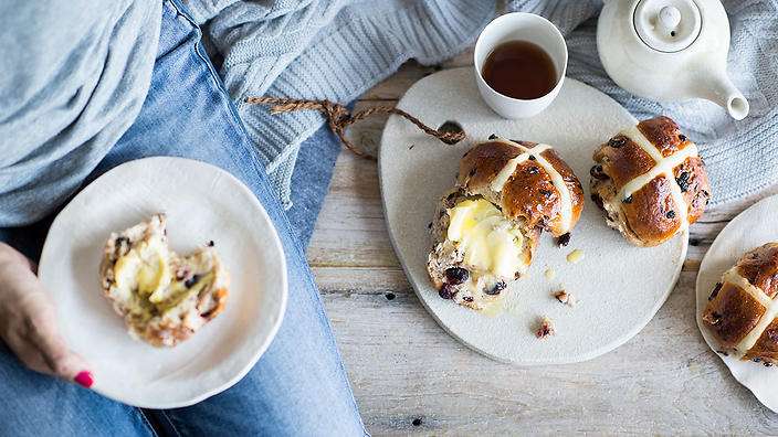 How to bake the best Hot Cross Buns in your RATIONAL